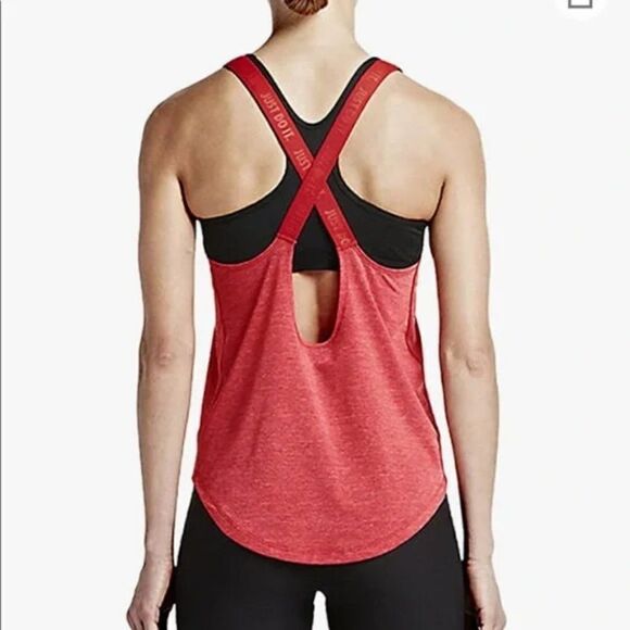Nike | Elastika Keyhole Training Tank in Red - Picture 4 of 11